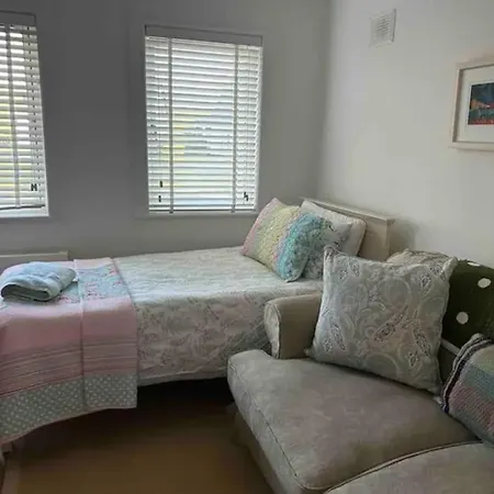 Seaside Chic! Modern Cosy Лехинч